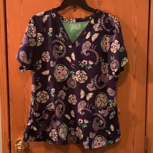 Premiere scrub top xl (size more like a large)
